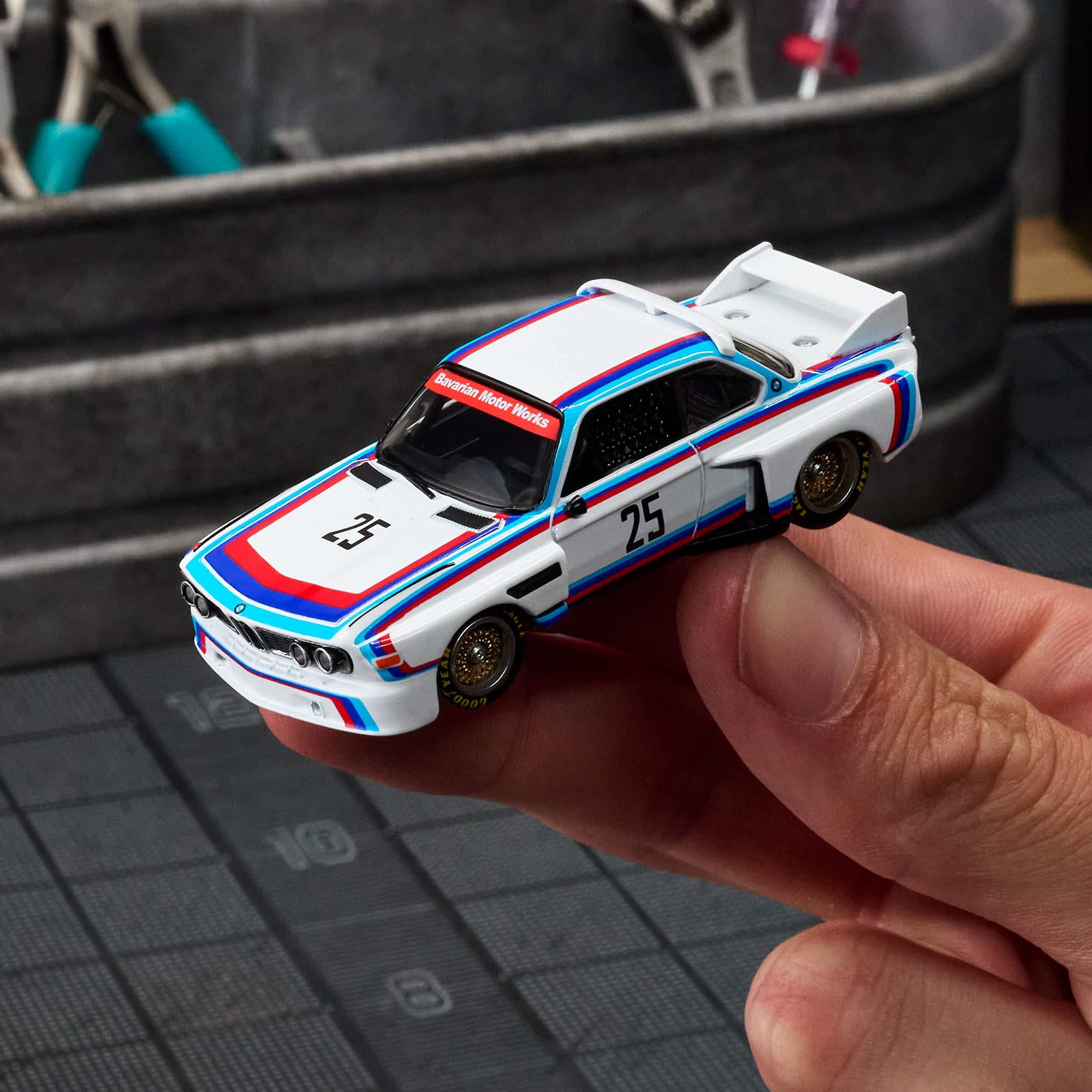 Hot Wheels Elite 64 BMW 3.0 CSL Race de 1975